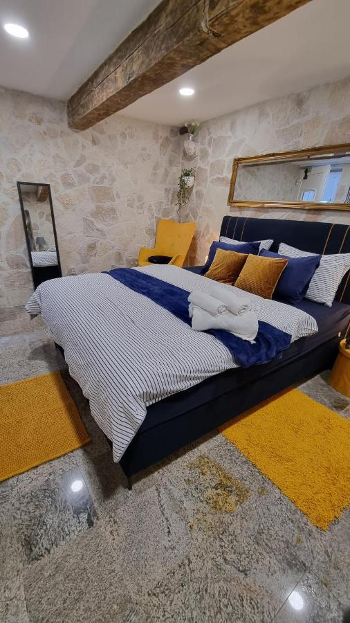 Apartament Stone *