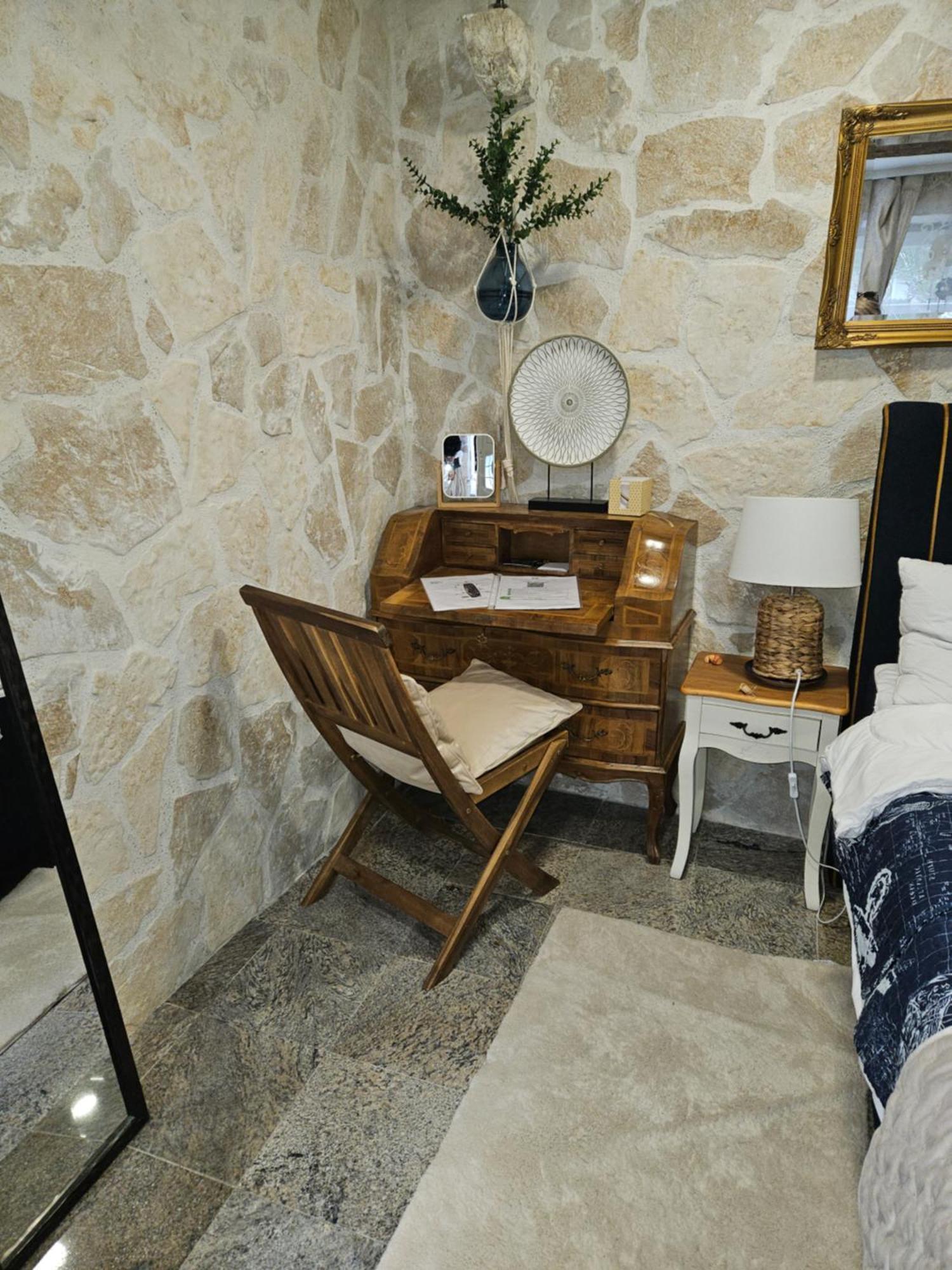 Stone Apartament *